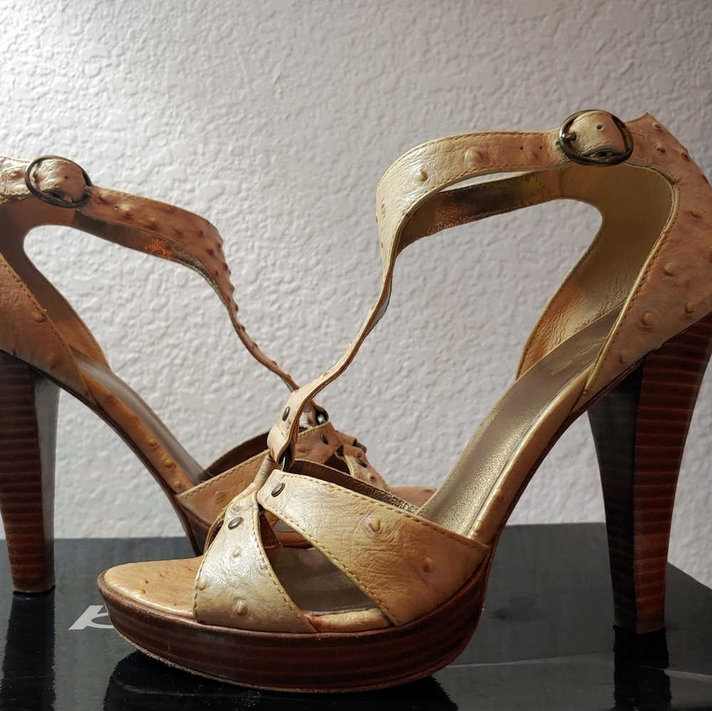 STUNNING bebe Jezabel Embossed Leather Heels!